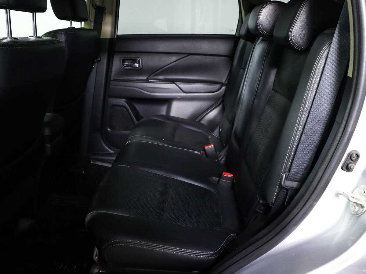 Mitsubishi Outlander с пробегом — 2017 год. Фото: #7