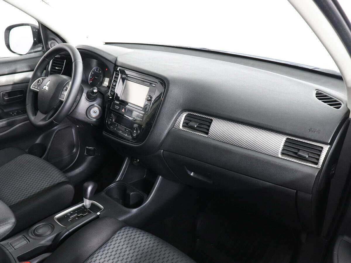 Mitsubishi Outlander с пробегом — 2015 год. Фото: #9