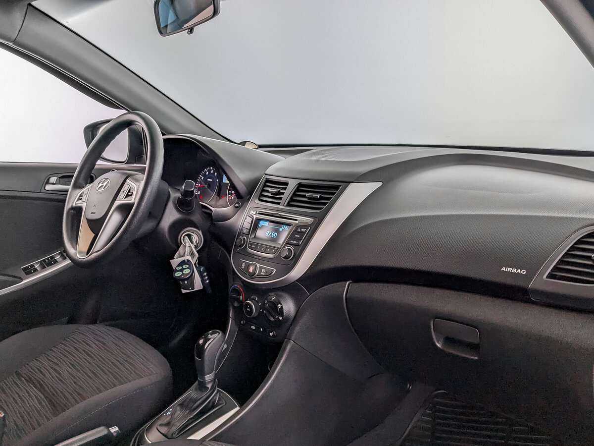 Hyundai Solaris с пробегом — 2015 год. Фото: #8