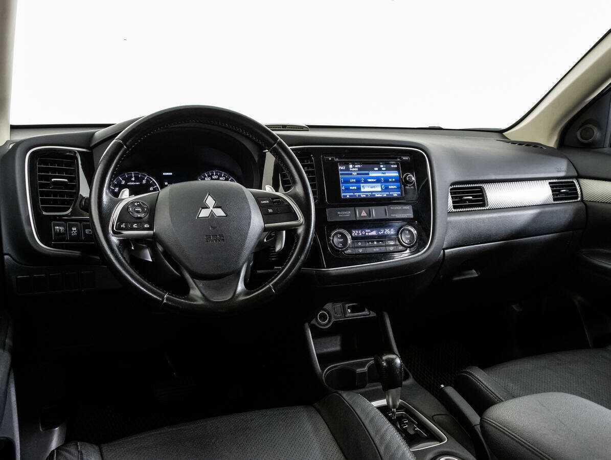 Mitsubishi Outlander с пробегом — 2014 год. Фото: #10