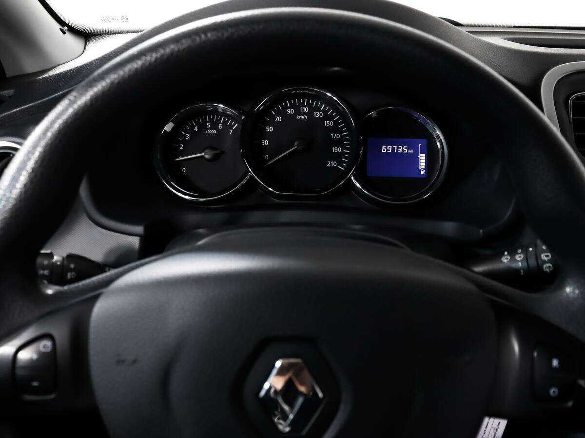 Renault Sandero с пробегом — 2015 год. Фото: #13