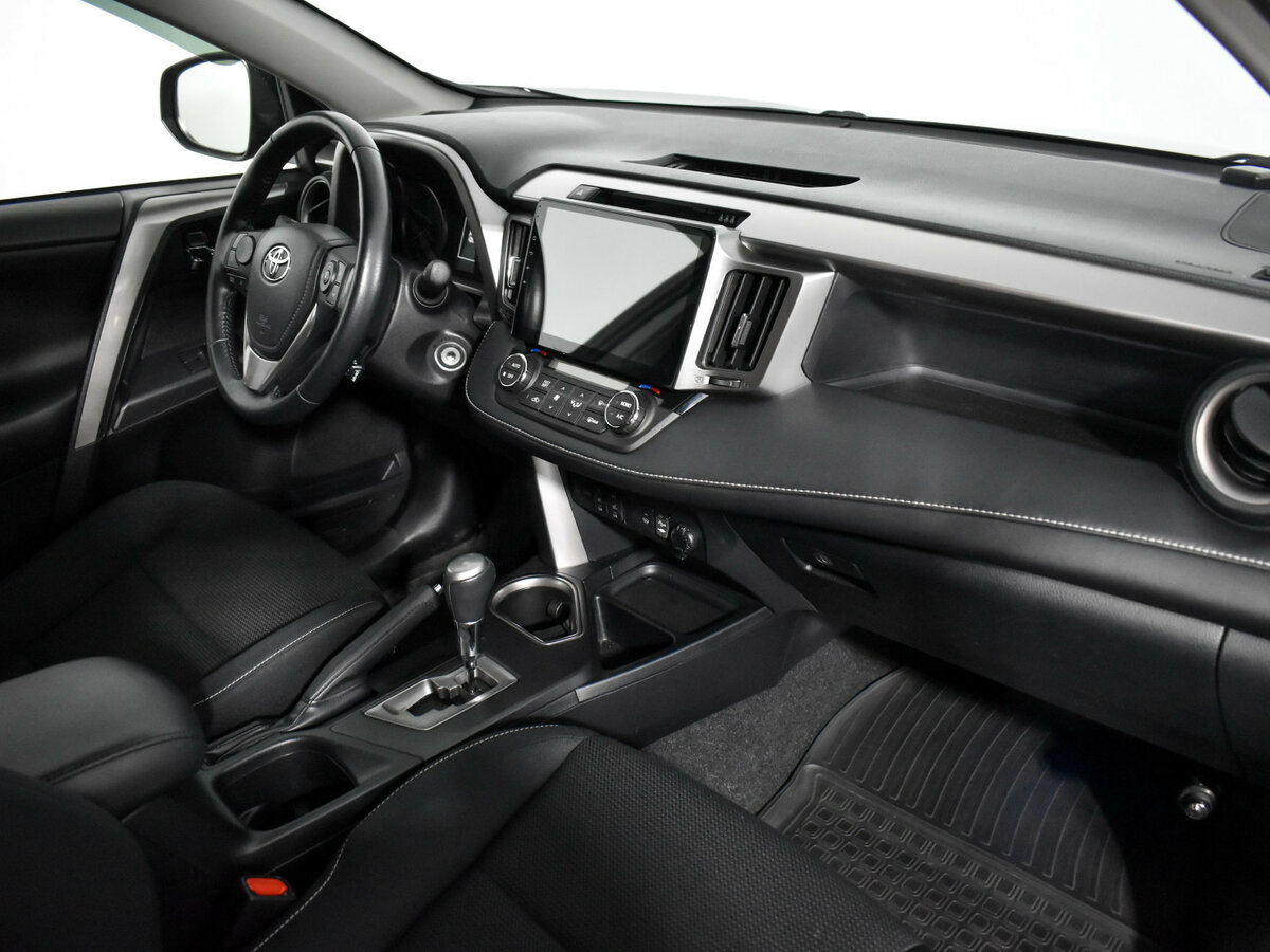 Toyota RAV4 с пробегом — 2016 год. Фото: #12