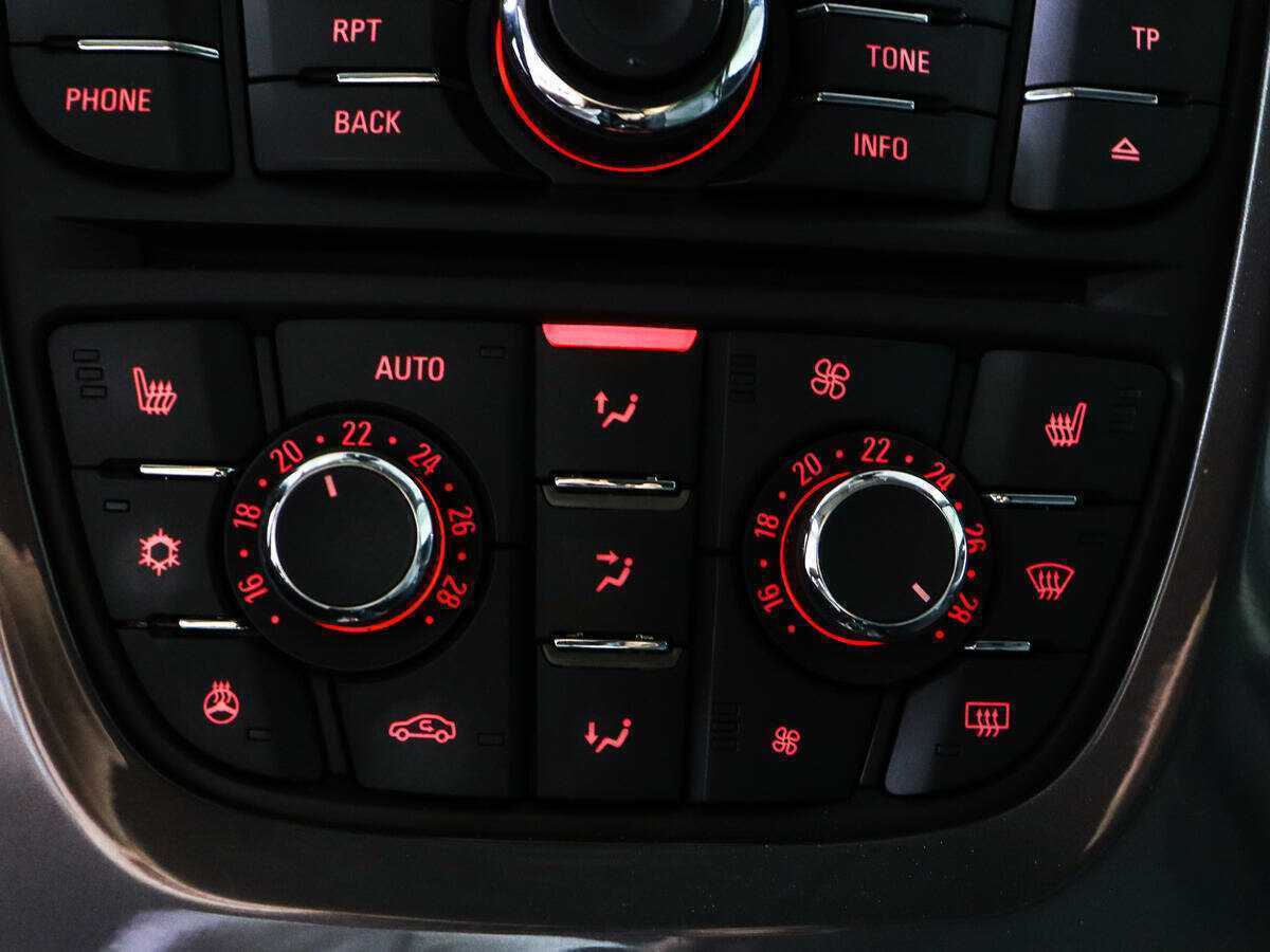 Opel Astra с пробегом — 2012 год. Фото: #12