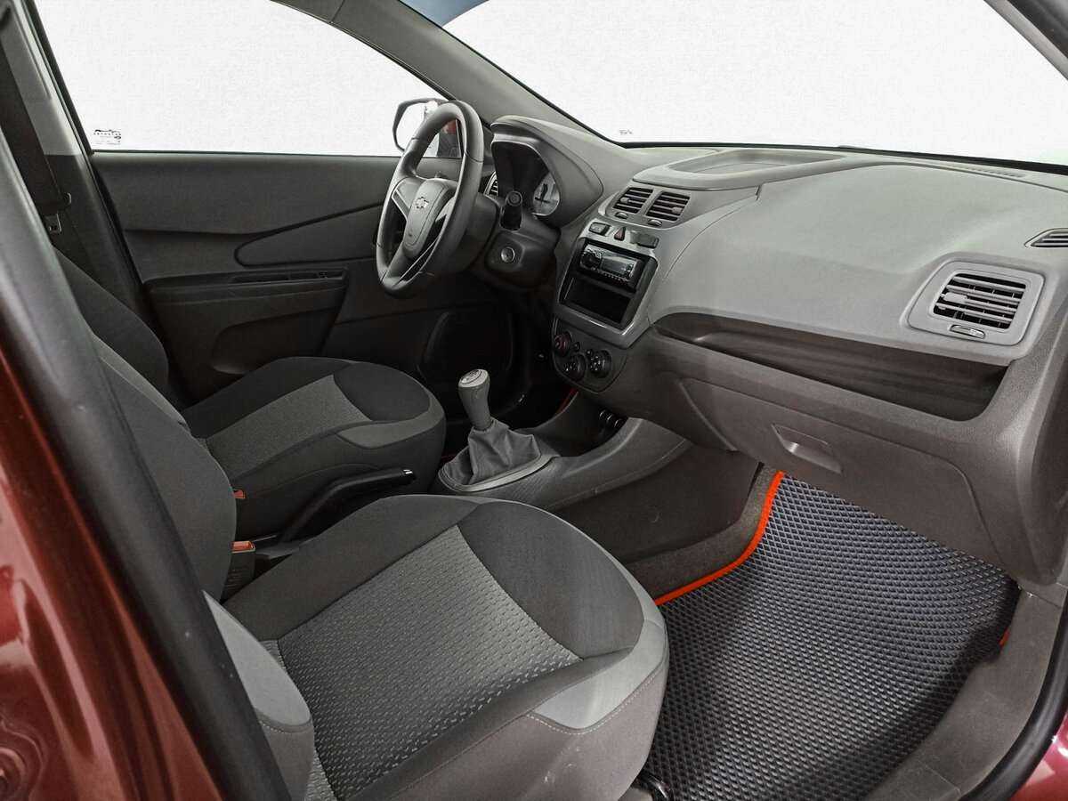 Chevrolet Cobalt с пробегом — 2014 год. Фото: #8