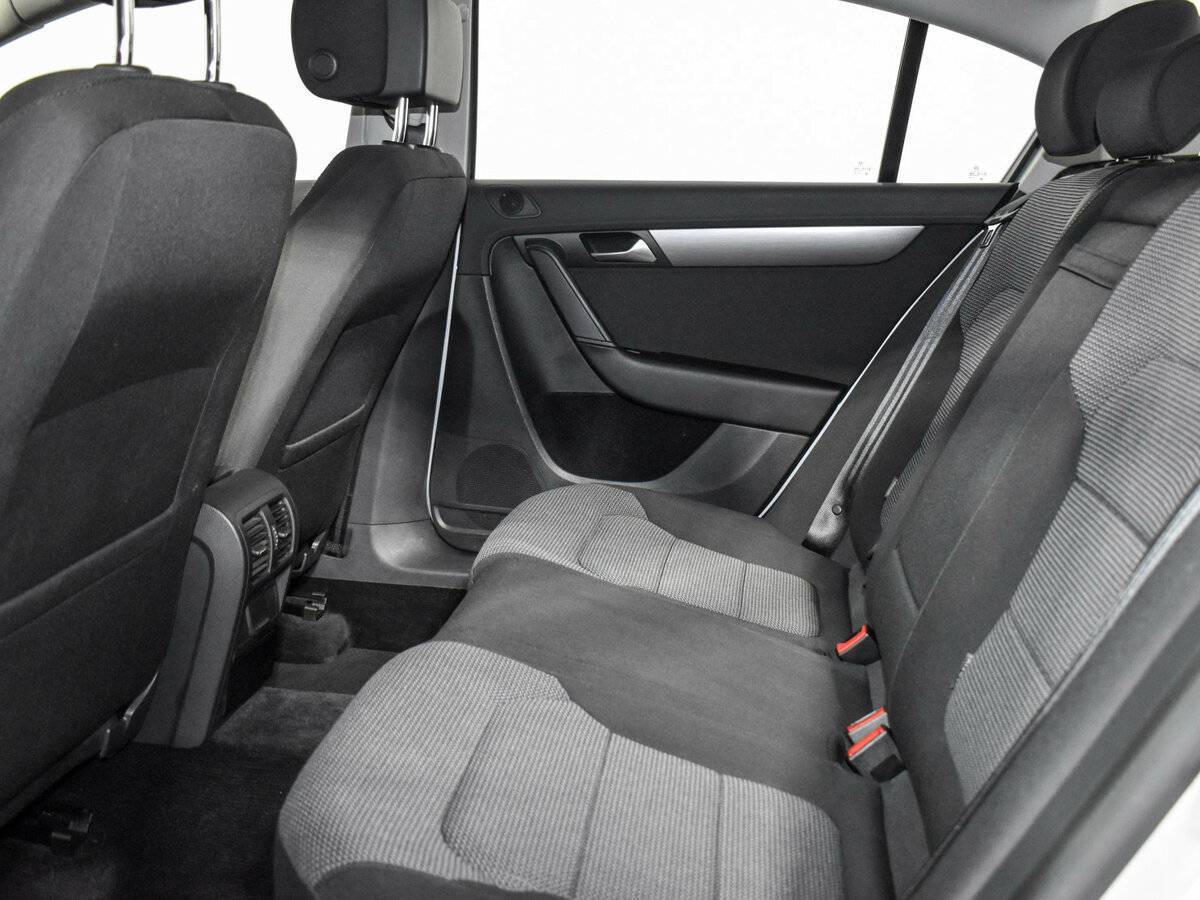 Volkswagen Passat с пробегом — 2012 год. Фото: #12