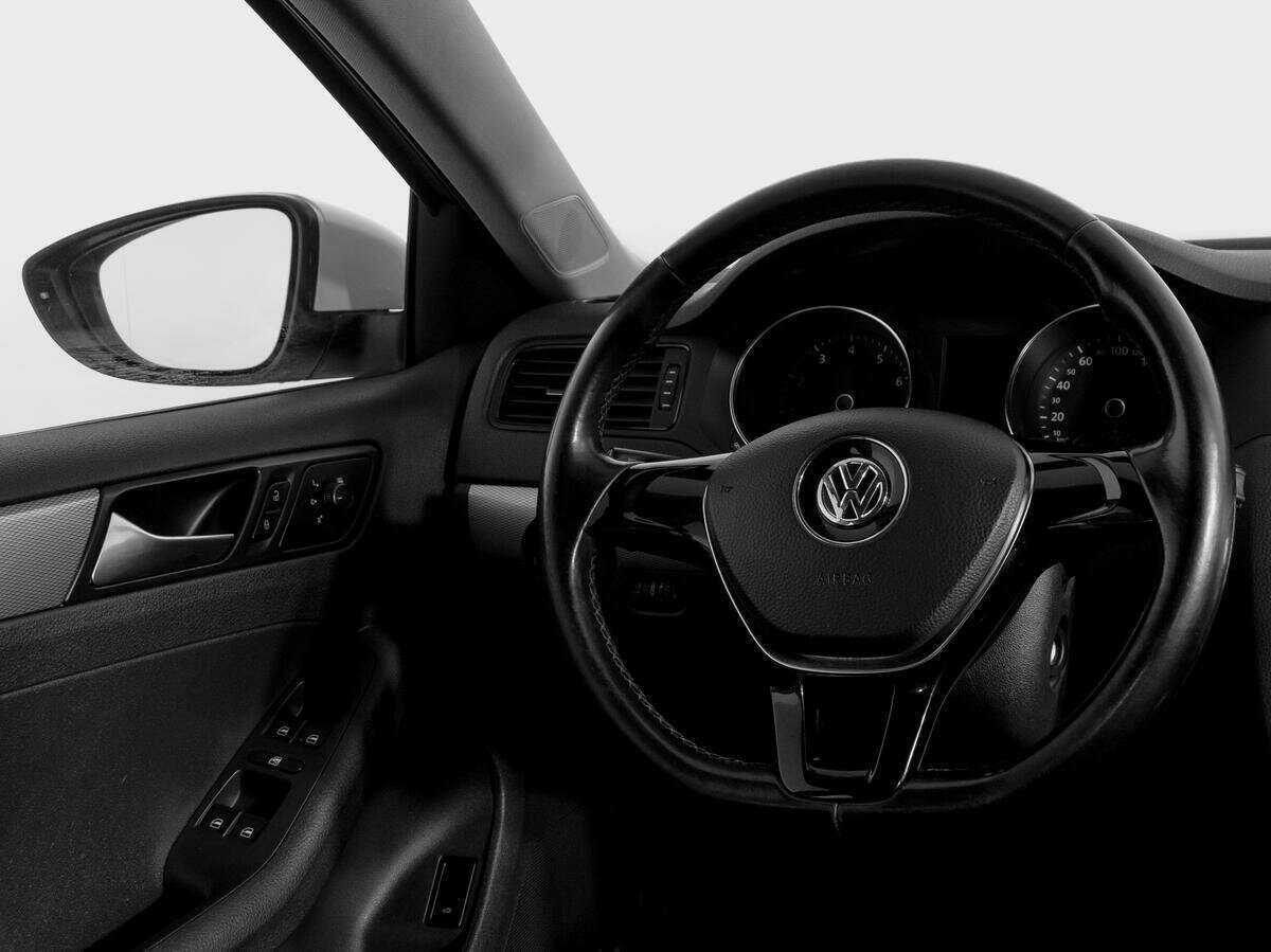 Volkswagen Jetta с пробегом — 2016 год. Фото: #13