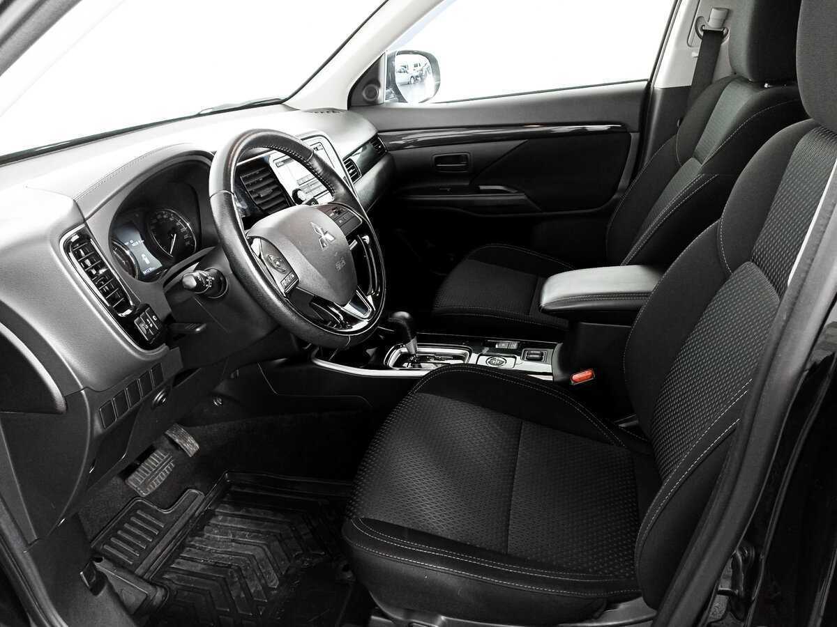 Mitsubishi Outlander с пробегом — 2021 год. Фото: #12