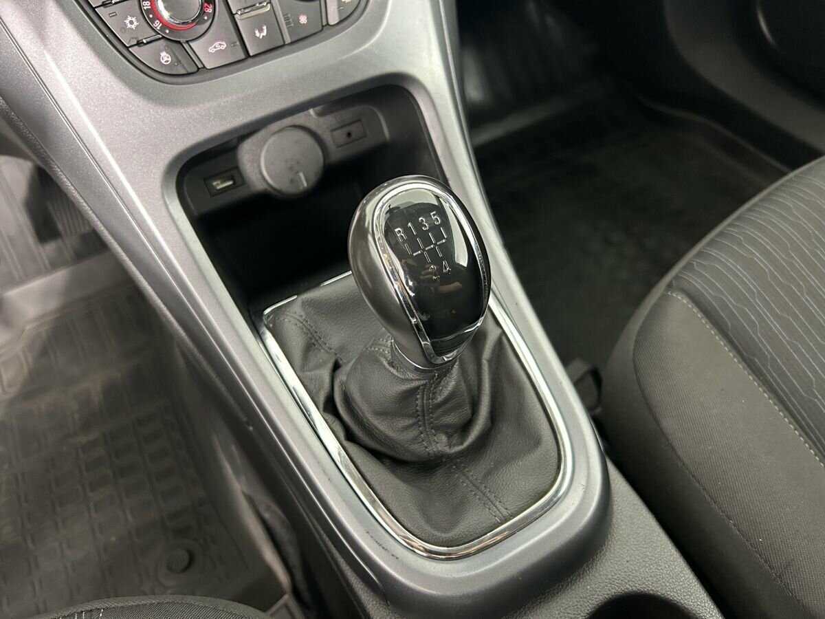 Opel Astra с пробегом — 2014 год. Фото: #12