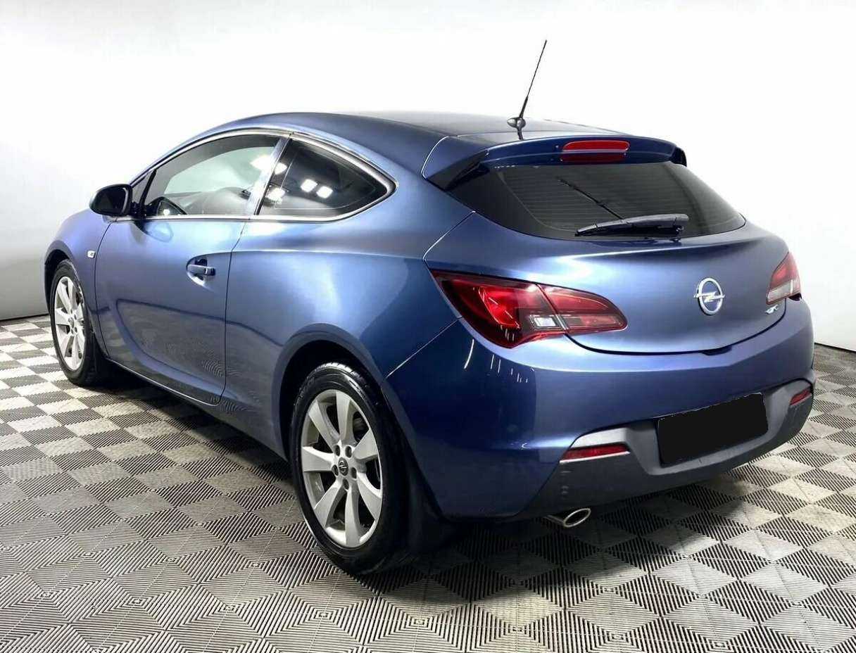 Opel Astra с пробегом — 2013 год. Фото: #6