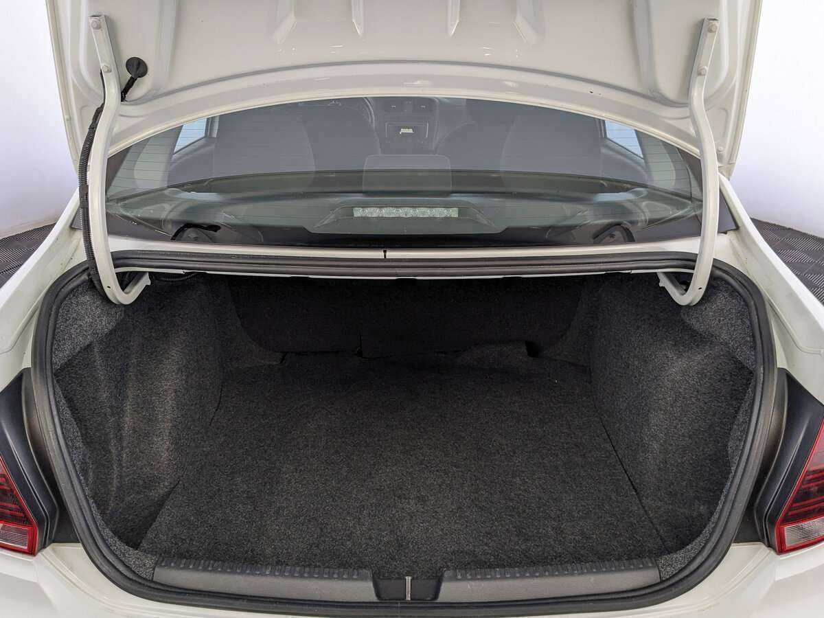 Volkswagen Polo с пробегом — 2018 год. Фото: #9