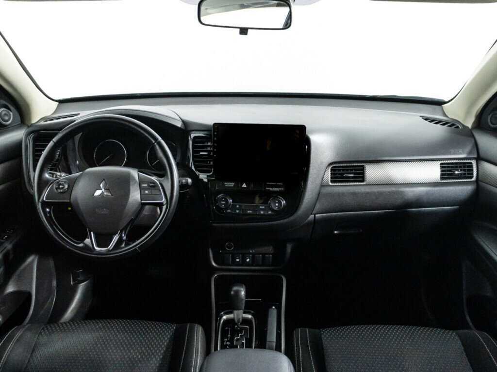 Mitsubishi Outlander с пробегом — 2017 год. Фото: #12