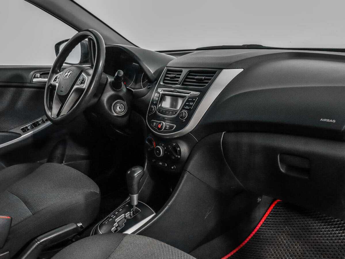 Hyundai Solaris с пробегом — 2013 год. Фото: #10