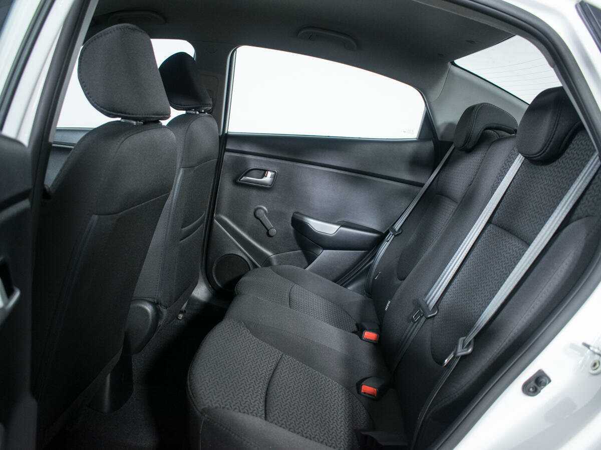 Kia Rio с пробегом — 2015 год. Фото: #9