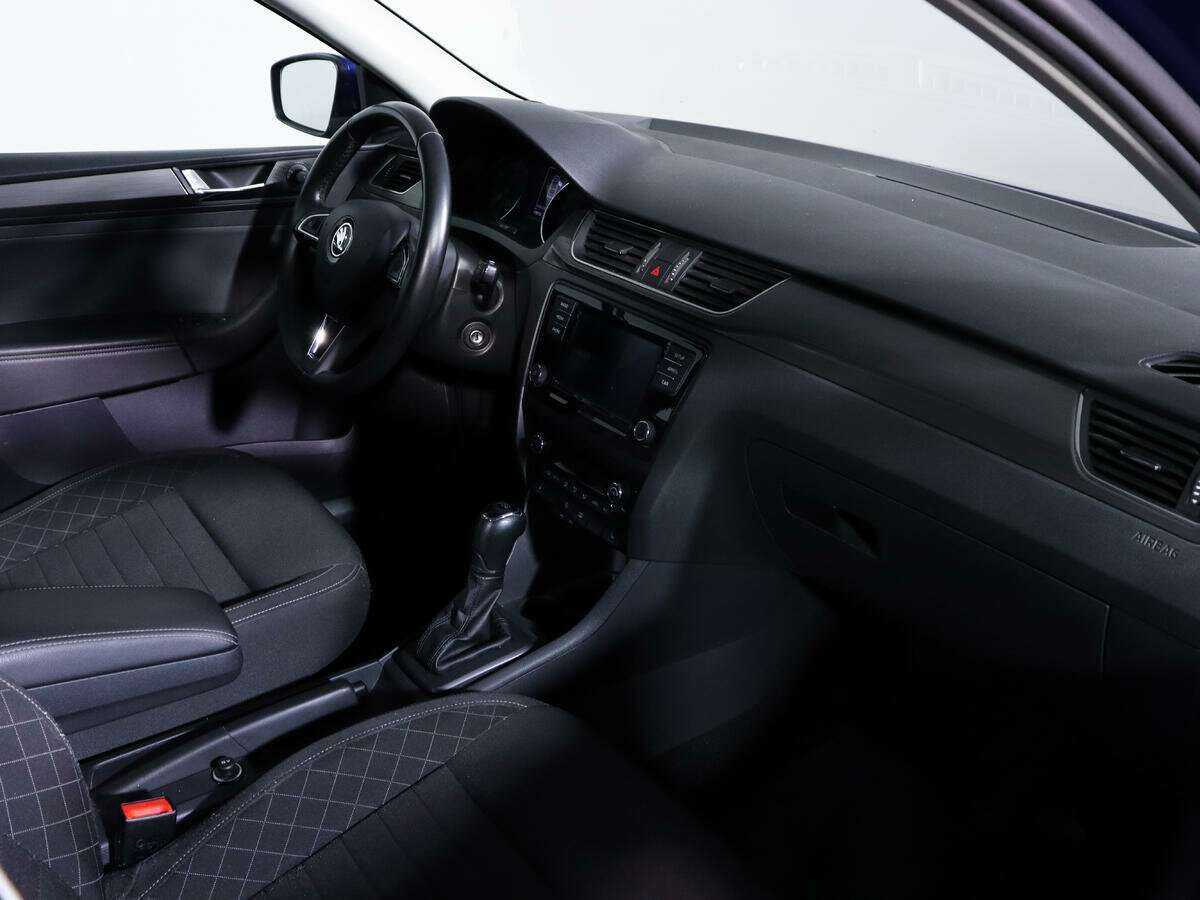 Skoda Rapid с пробегом — 2017 год. Фото: #6