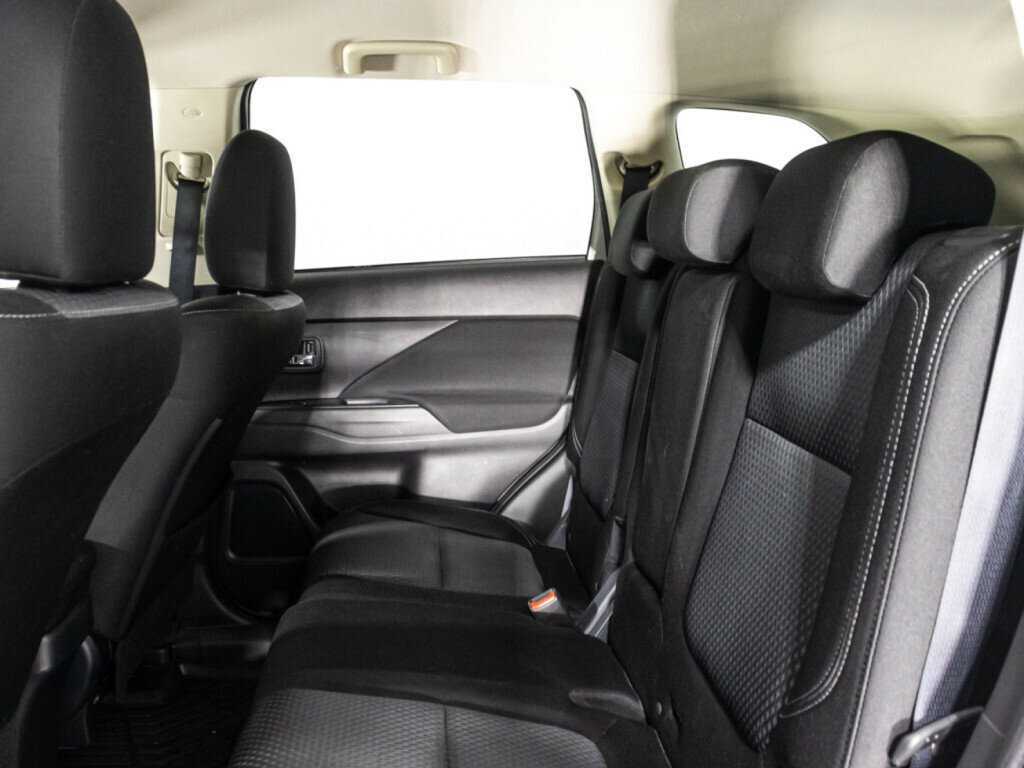Mitsubishi Outlander с пробегом — 2020 год. Фото: #9
