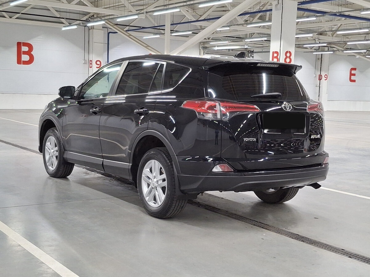 Toyota RAV4 с пробегом — 2019 год. Фото: #6