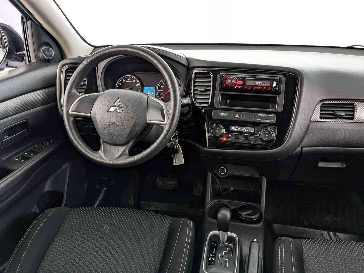 Mitsubishi Outlander с пробегом — 2015 год. Фото: #21