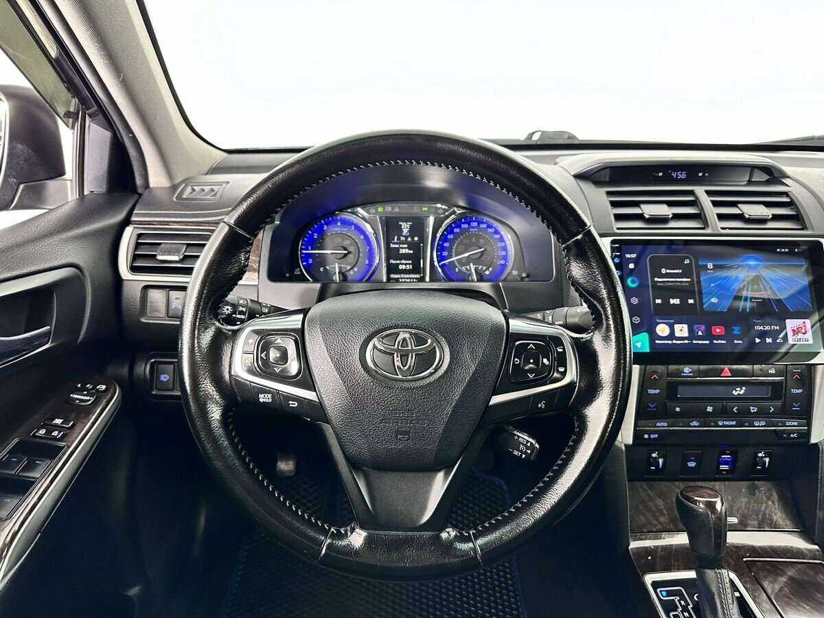 Toyota Camry с пробегом — 2016 год. Фото: #9