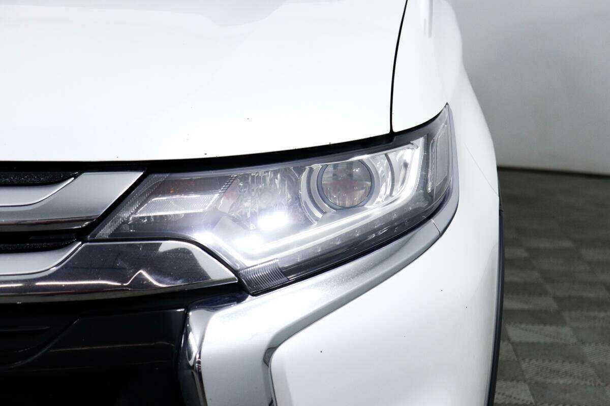 Mitsubishi Outlander с пробегом — 2018 год. Фото: #12