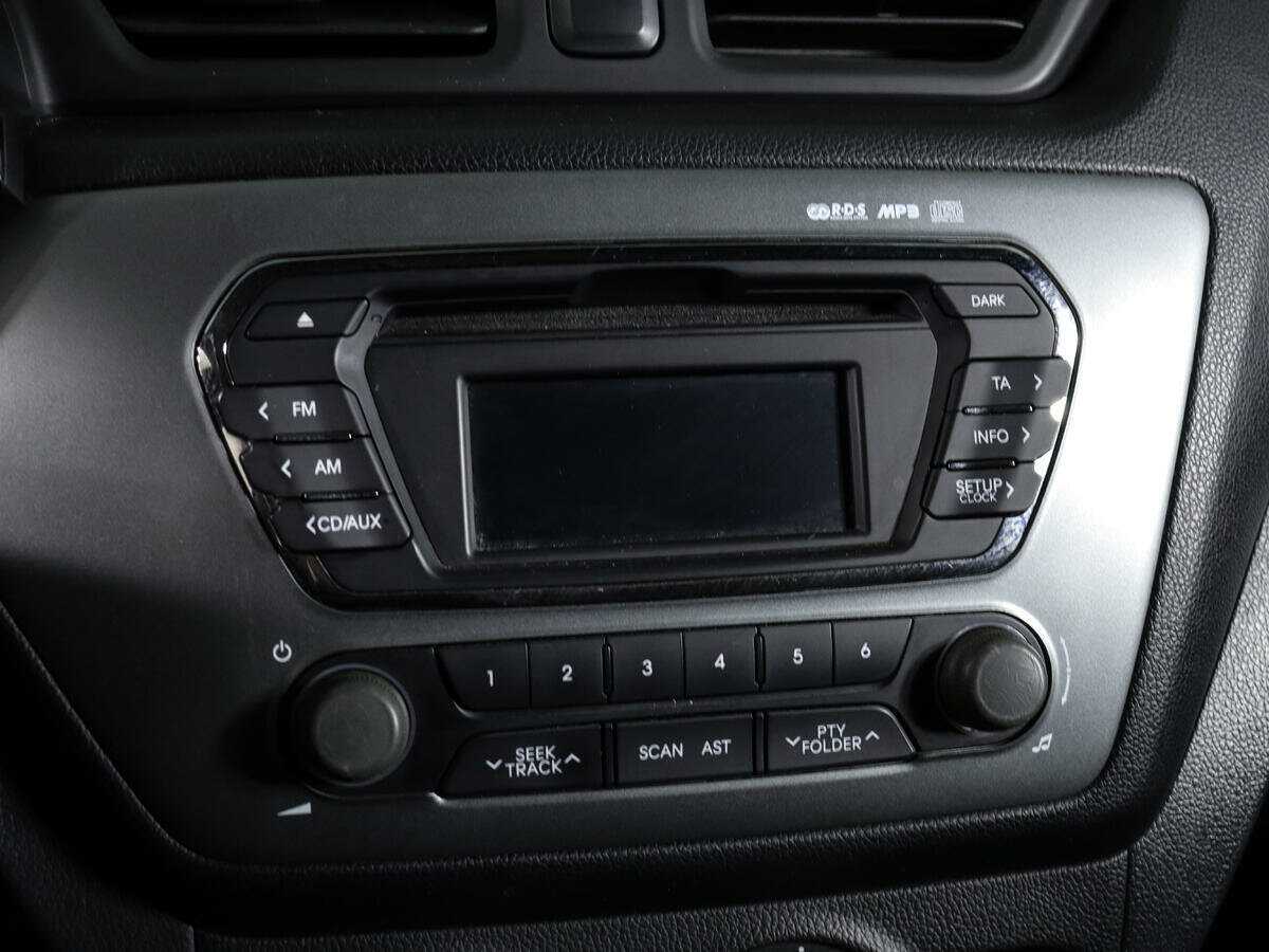 Kia Rio с пробегом — 2013 год. Фото: #13