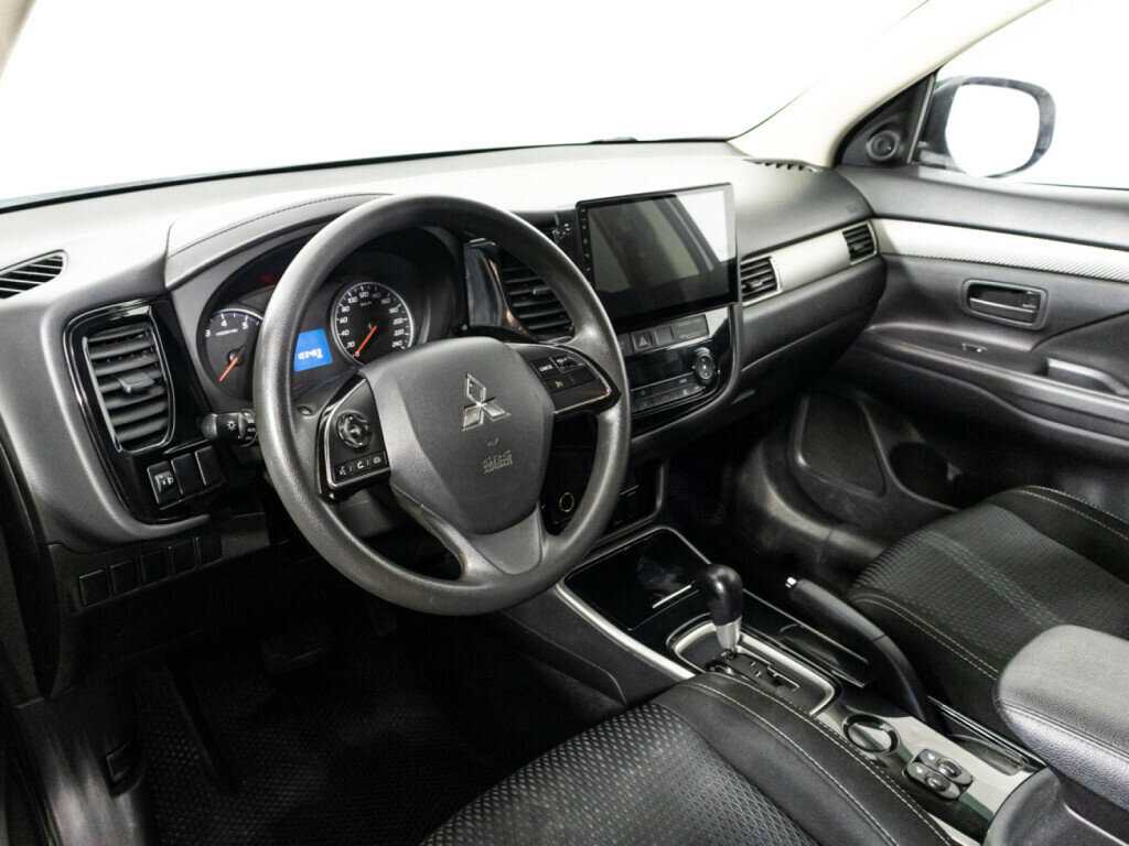 Mitsubishi Outlander с пробегом — 2018 год. Фото: #10