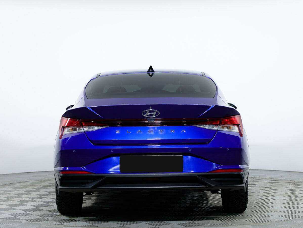 Hyundai Elantra с пробегом — 2021 год. Фото: #4