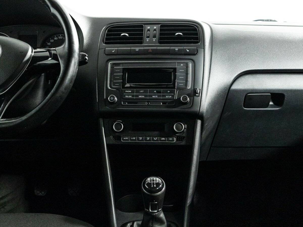 Volkswagen Polo с пробегом — 2017 год. Фото: #13