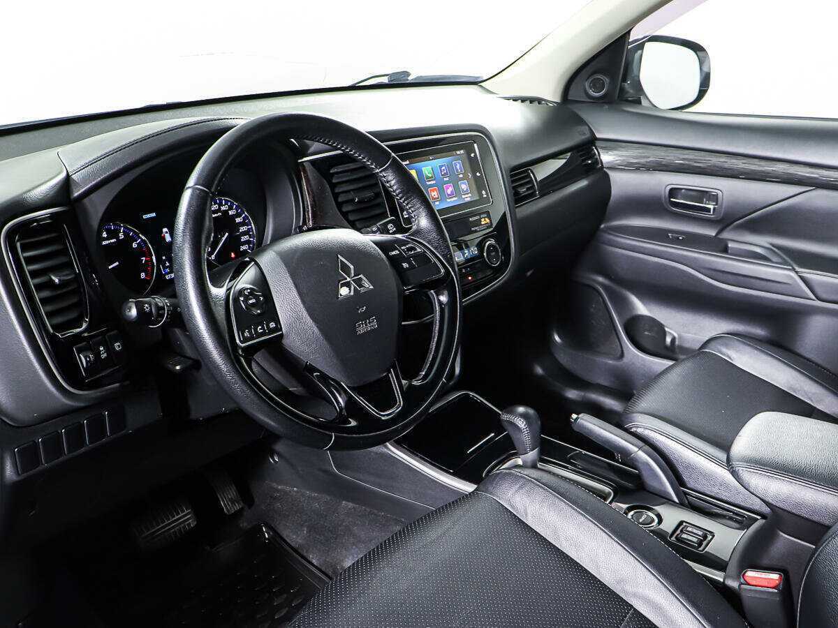 Mitsubishi Outlander с пробегом — 2017 год. Фото: #12