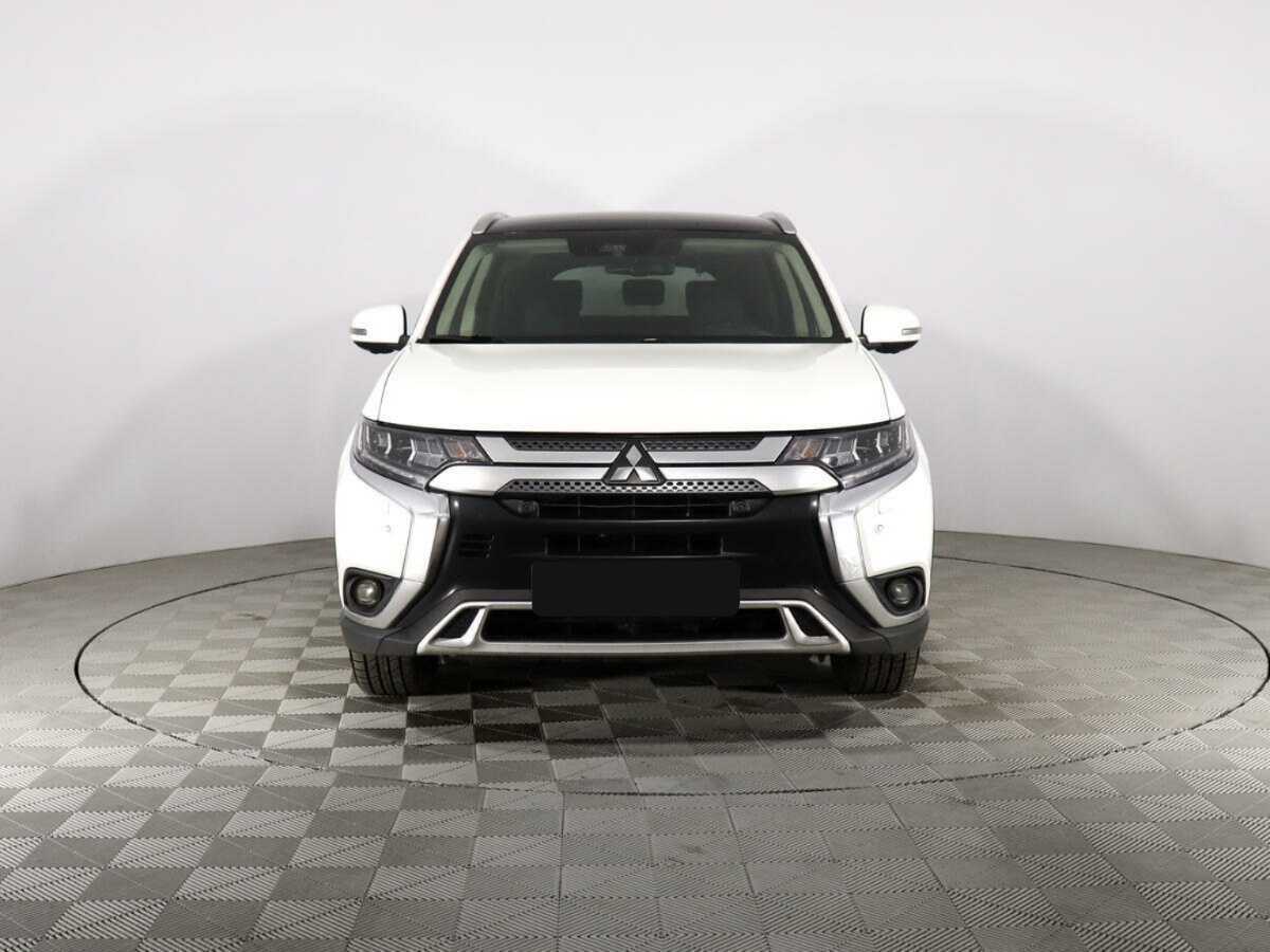 Mitsubishi Outlander с пробегом — 2019 год. Фото: #1