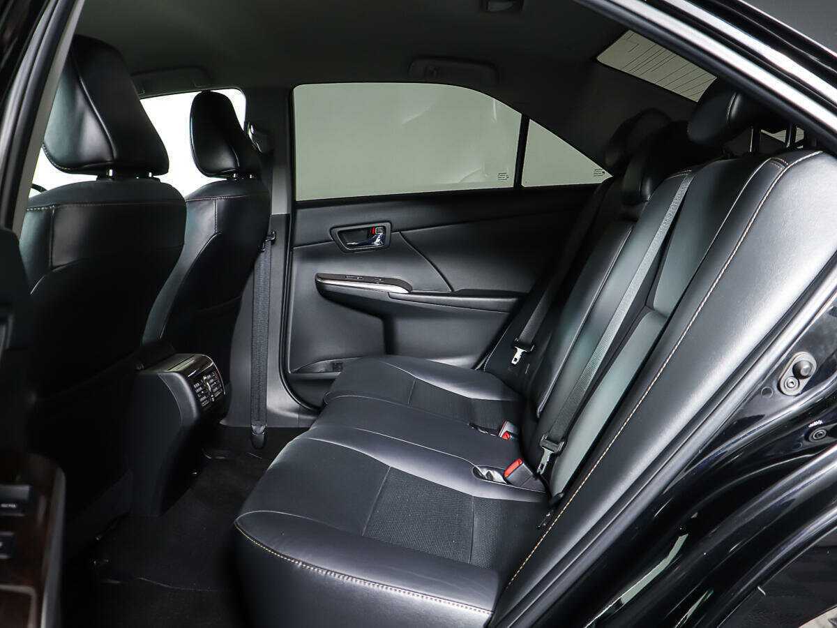 Toyota Camry с пробегом — 2017 год. Фото: #10