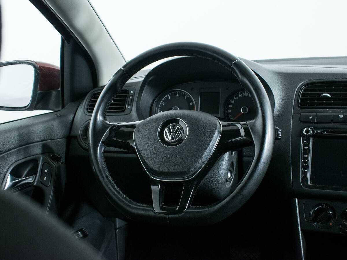 Volkswagen Polo с пробегом — 2016 год. Фото: #13