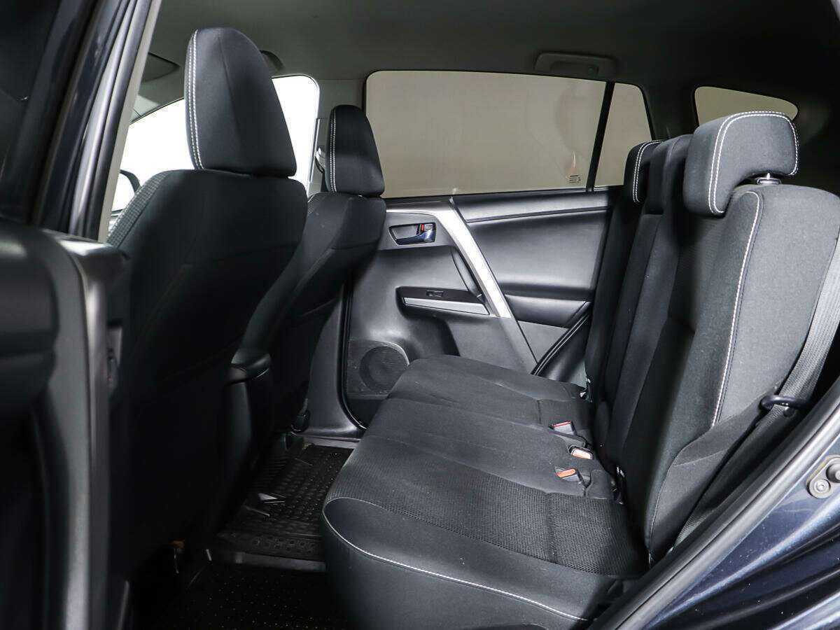 Toyota RAV4 с пробегом — 2017 год. Фото: #9