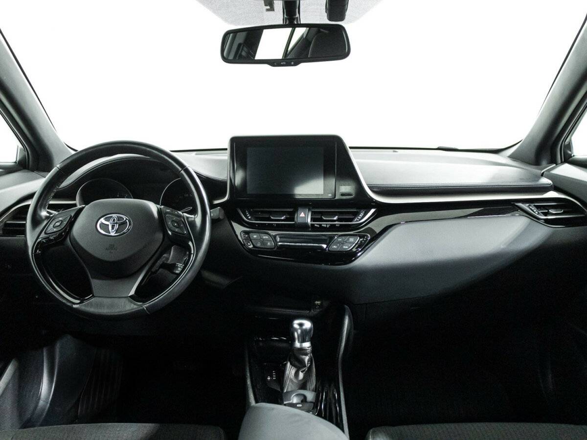 Toyota C-HR с пробегом — 2018 год. Фото: #12