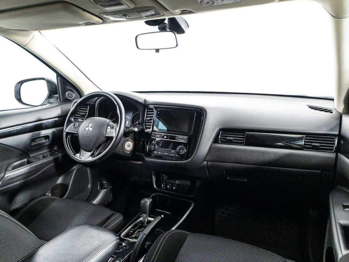 Mitsubishi Outlander с пробегом — 2019 год. Фото: #8