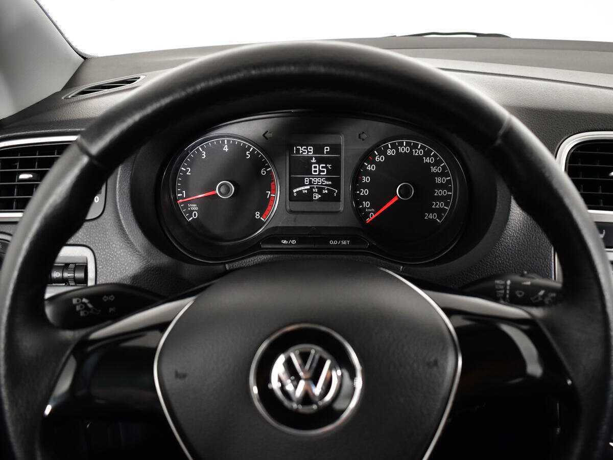Volkswagen Polo с пробегом — 2016 год. Фото: #10
