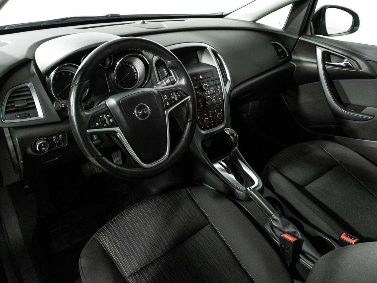 Opel Astra с пробегом — 2014 год. Фото: #10