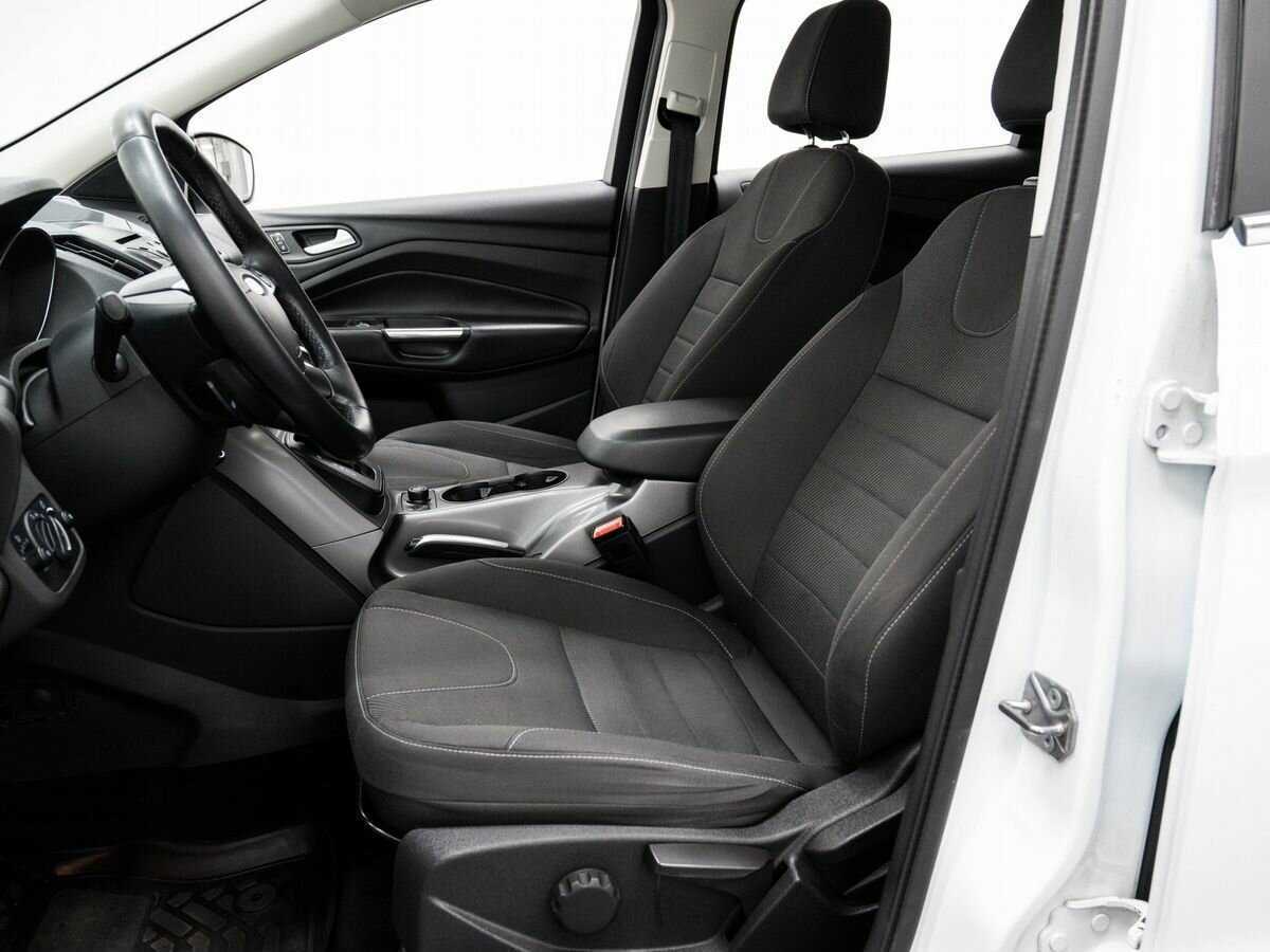 Ford Kuga с пробегом — 2015 год. Фото: #13