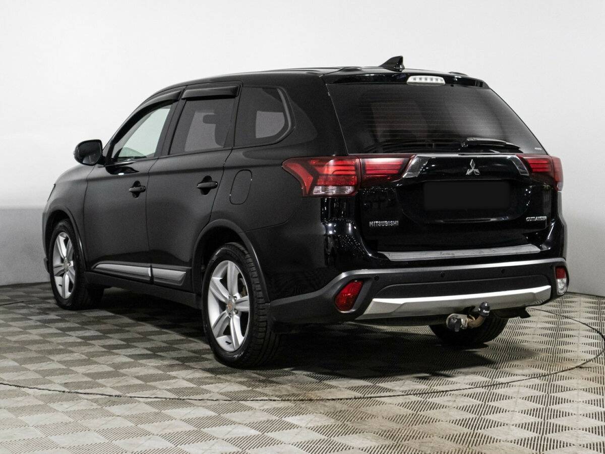 Mitsubishi Outlander с пробегом — 2017 год. Фото: #6