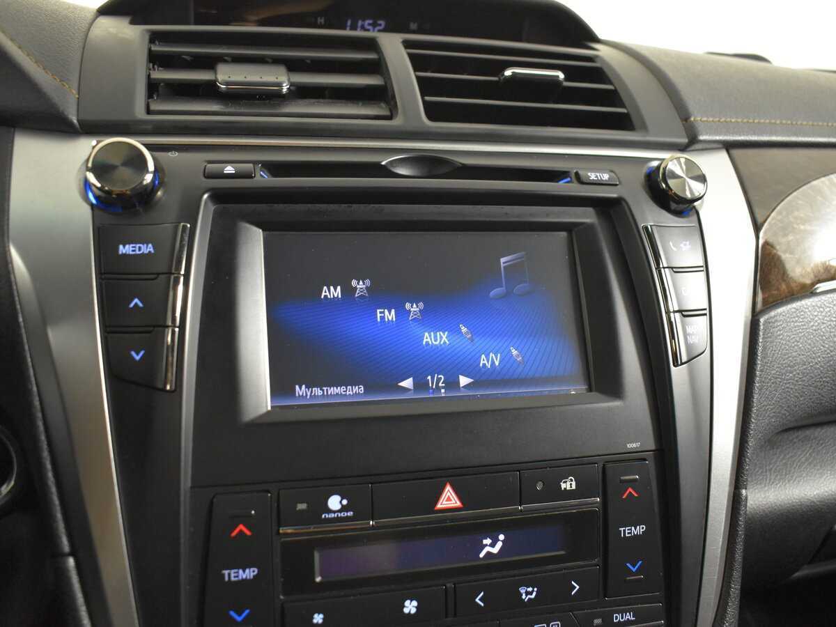 Toyota Camry с пробегом — 2017 год. Фото: #17