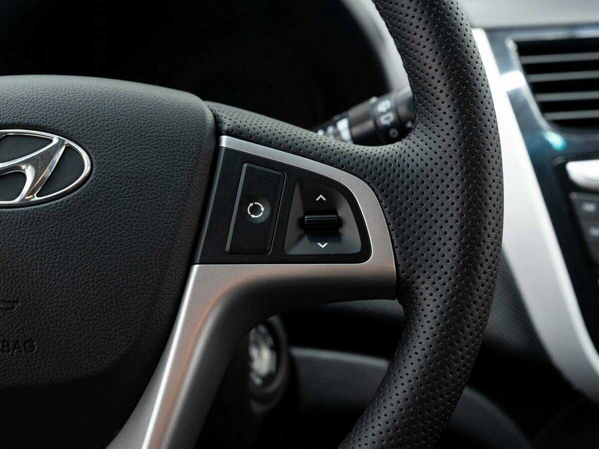 Hyundai Solaris с пробегом — 2012 год. Фото: #15