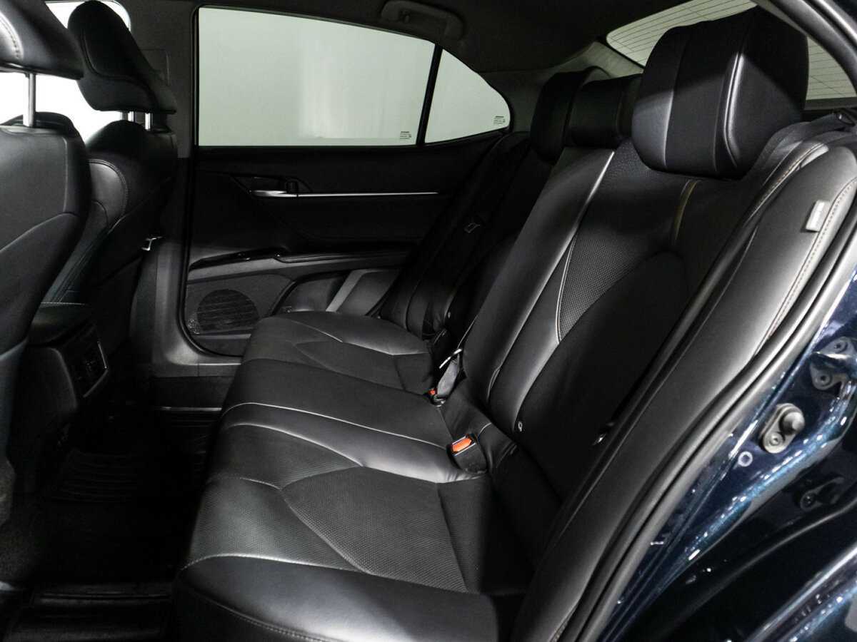 Toyota Camry с пробегом — 2018 год. Фото: #9