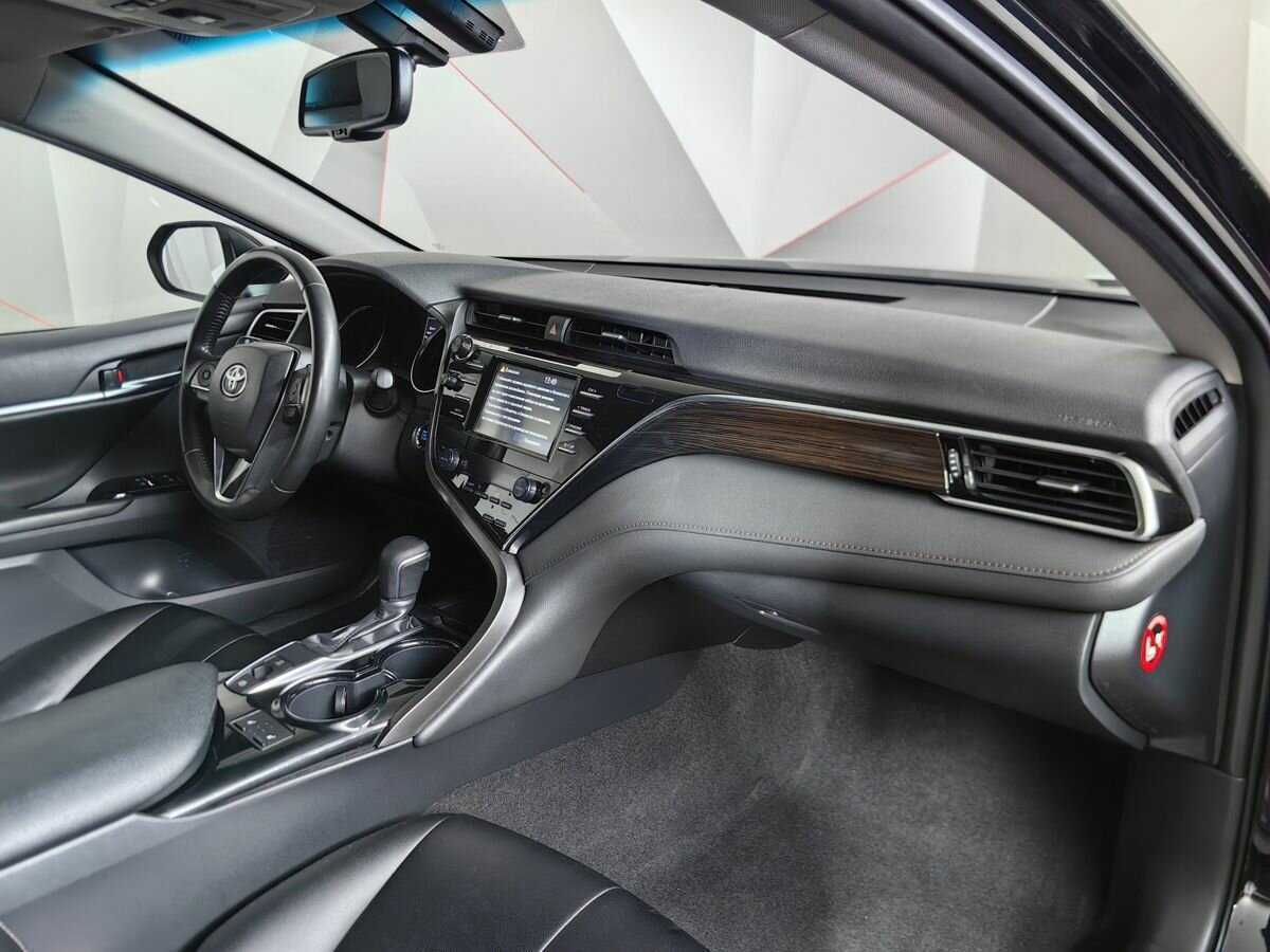 Toyota Camry с пробегом — 2019 год. Фото: #8