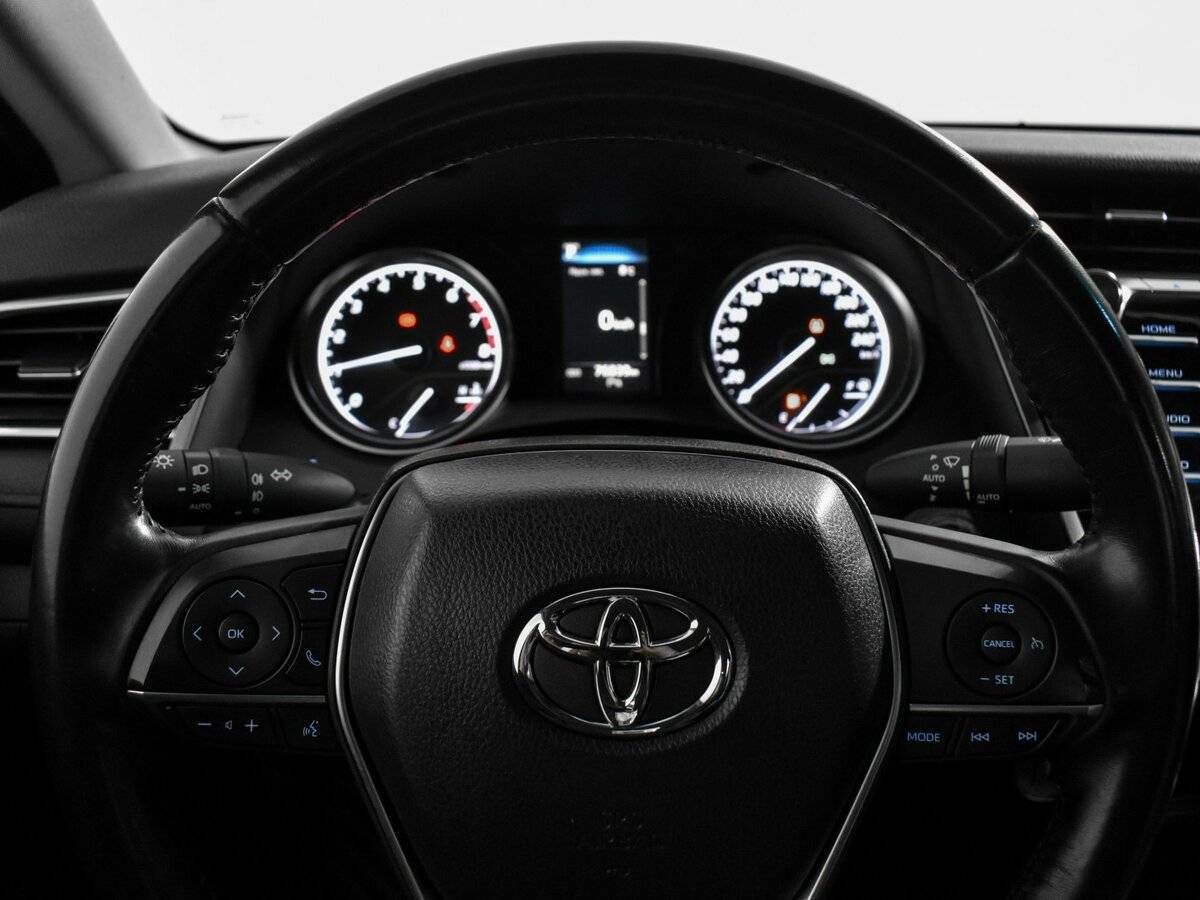 Toyota Camry с пробегом — 2019 год. Фото: #17