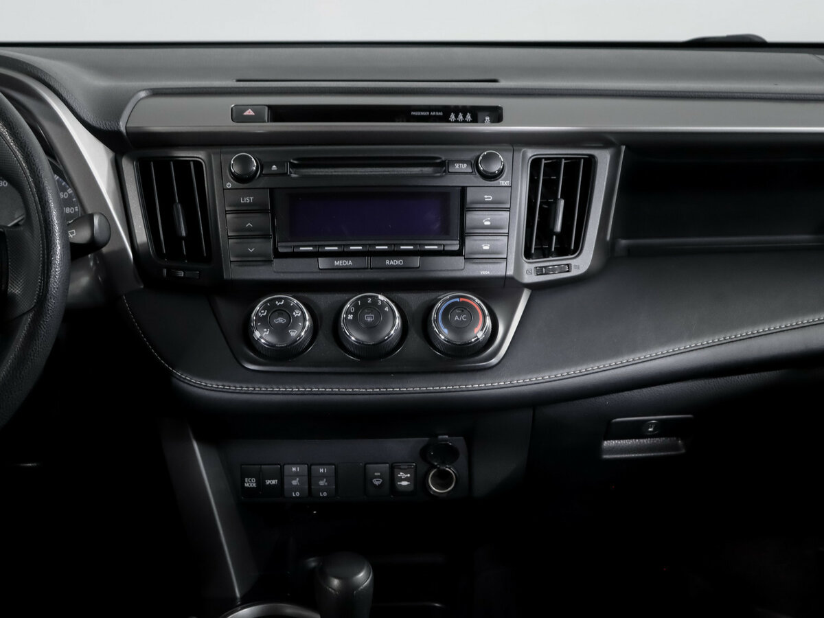Toyota RAV4 с пробегом — 2017 год. Фото: #12