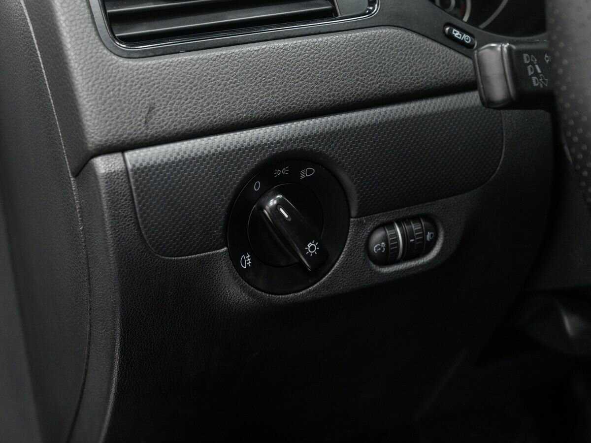 Volkswagen Jetta с пробегом — 2013 год. Фото: #14