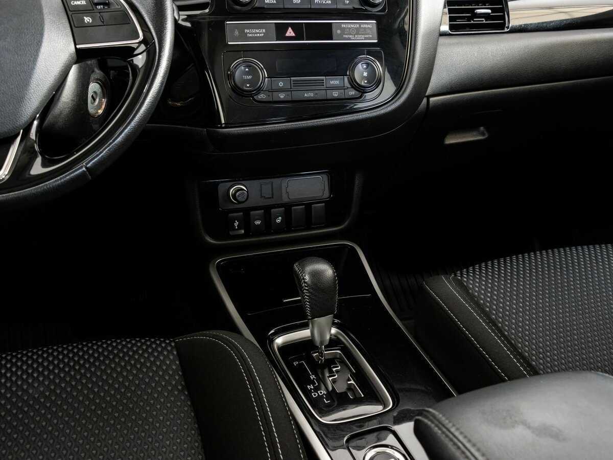 Mitsubishi Outlander с пробегом — 2018 год. Фото: #9