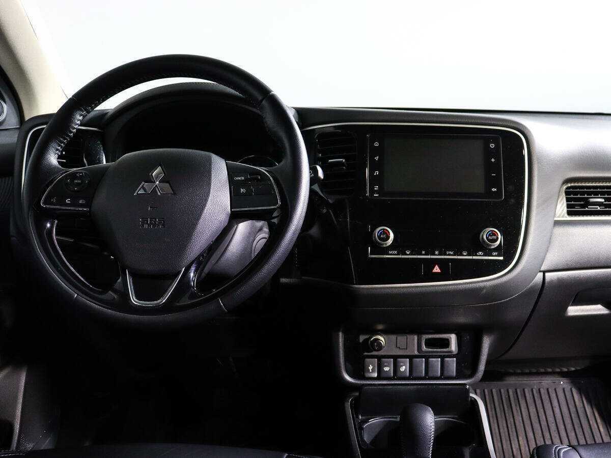 Mitsubishi Outlander с пробегом — 2020 год. Фото: #11