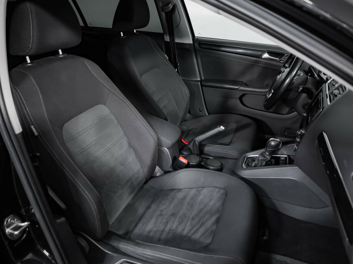 Volkswagen Jetta с пробегом — 2017 год. Фото: #23