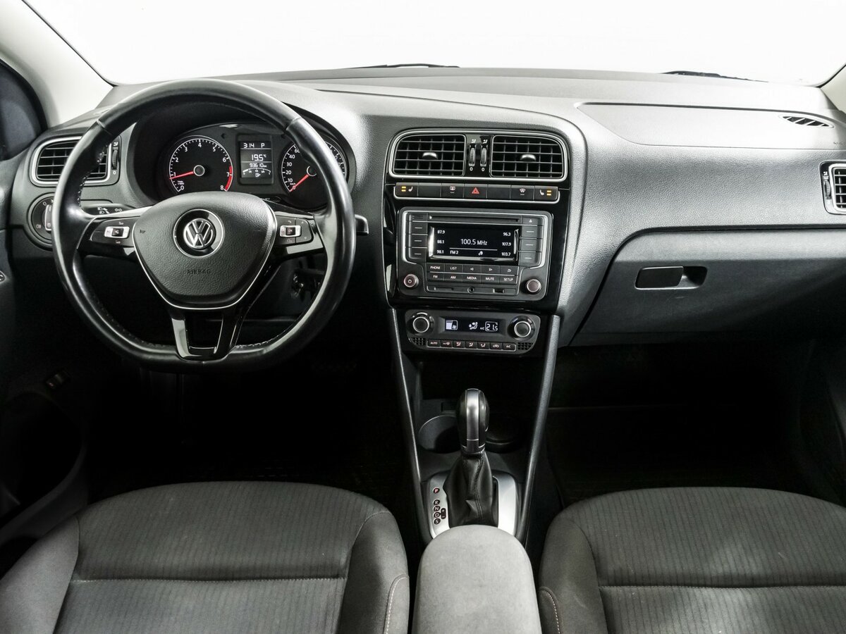 Volkswagen Polo с пробегом — 2018 год. Фото: #11