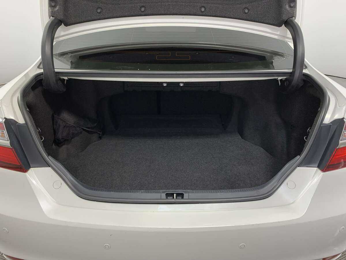 Toyota Camry с пробегом — 2016 год. Фото: #9